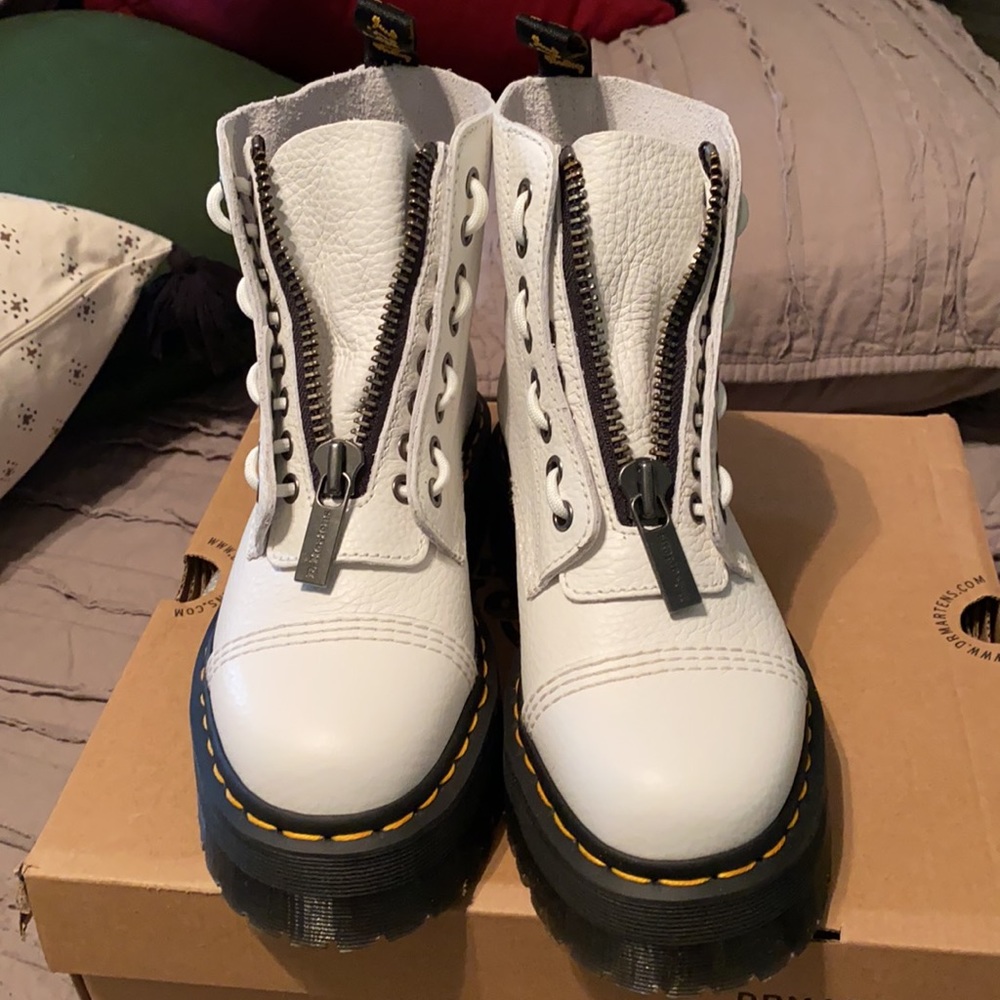 Dr. Martens Sinclair Boot - Picture 2 of 8
